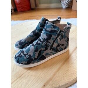 Monkey Feet camo boots